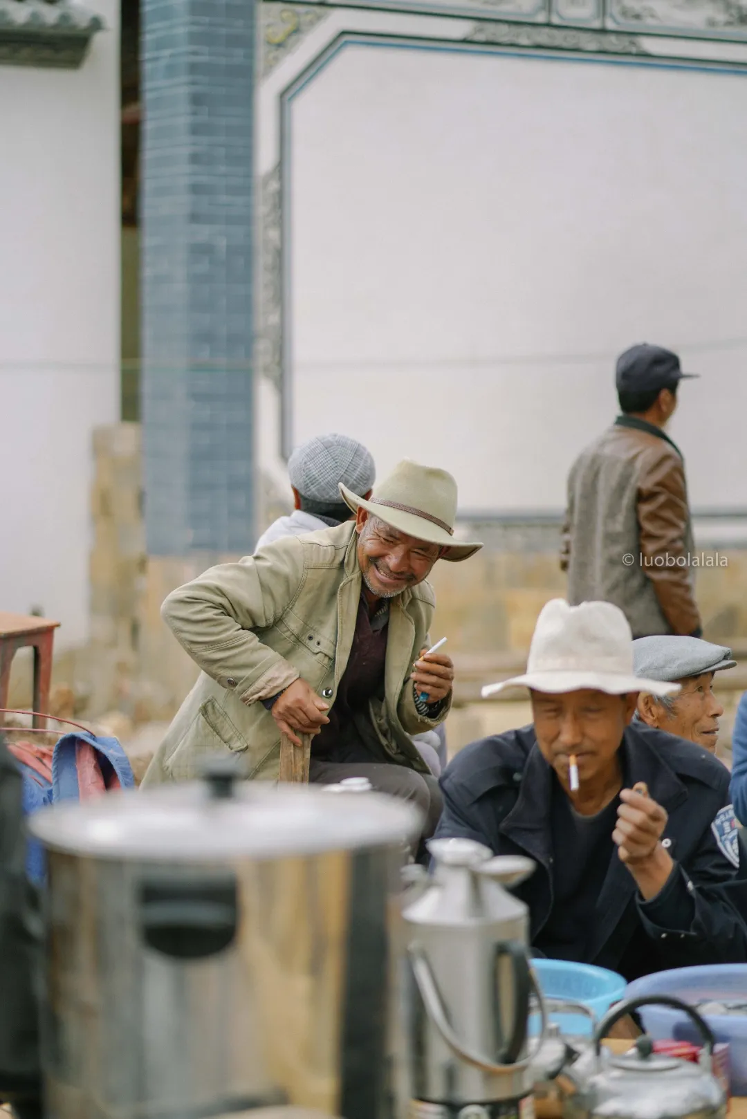 Neighbours gathering for the house-raising in Shaxi